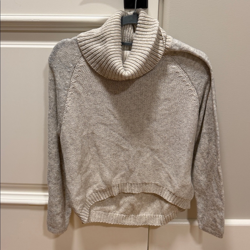 NWOT John + Jenn Cozy Gray and Cream Women's Sweater Small